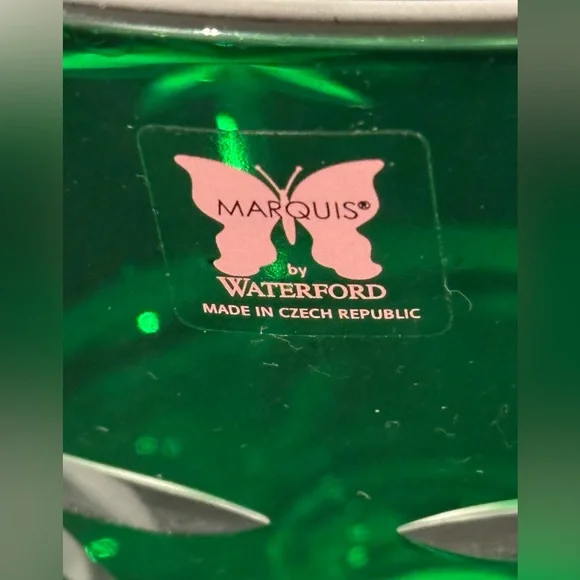 Marquis by Waterford Emerald Green Cut to Clear Starburst Pedestal Footed Bowl - Picture 3 of 7